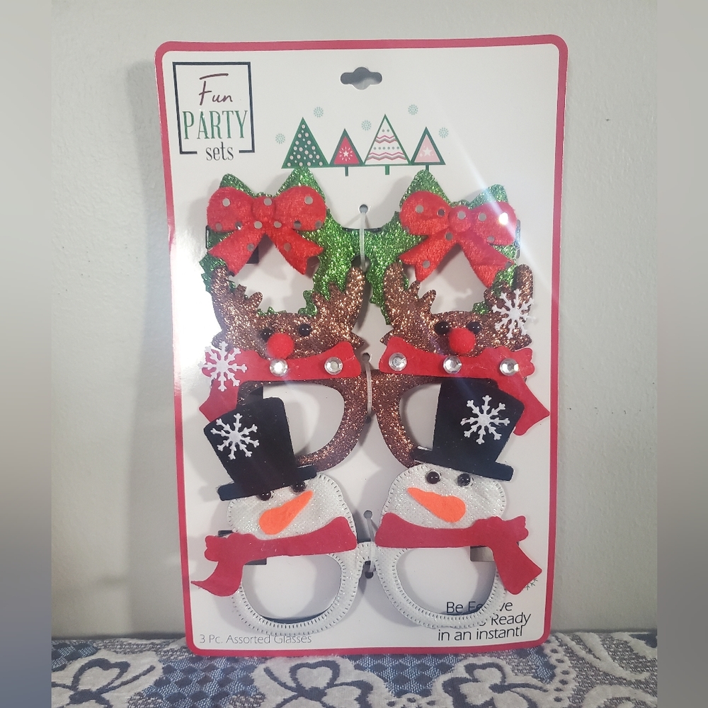 Fun Party Set 3pc Assorted Snowman Reindeer Christmas Wreath Sparkly Glasses NEW